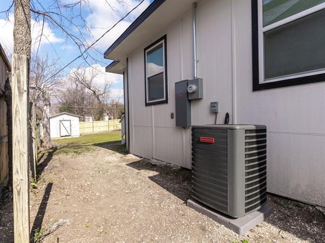 Building Photo - 1007 Strickland St