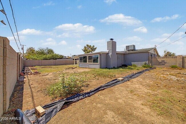 Building Photo - 1711 W Montecito Ave