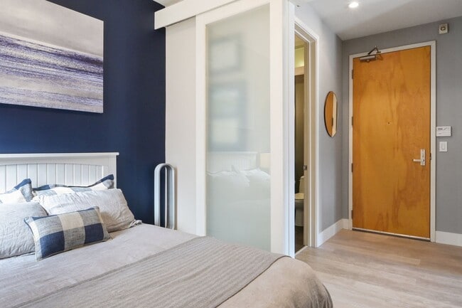 Building Photo - Epic REA/Azari PM:Gorgeous 1 Bed/ 1 Bath C...