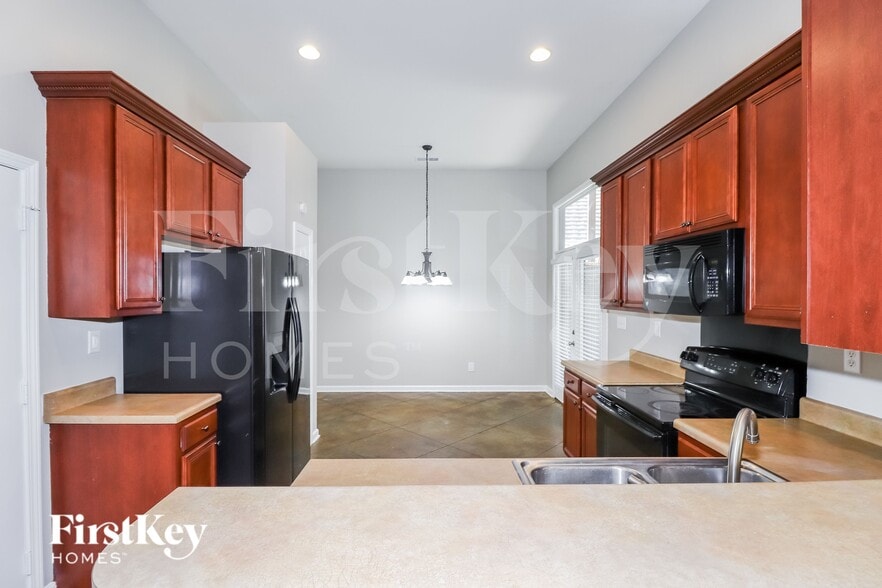 Building Photo - 6732 Stone Garden Dr