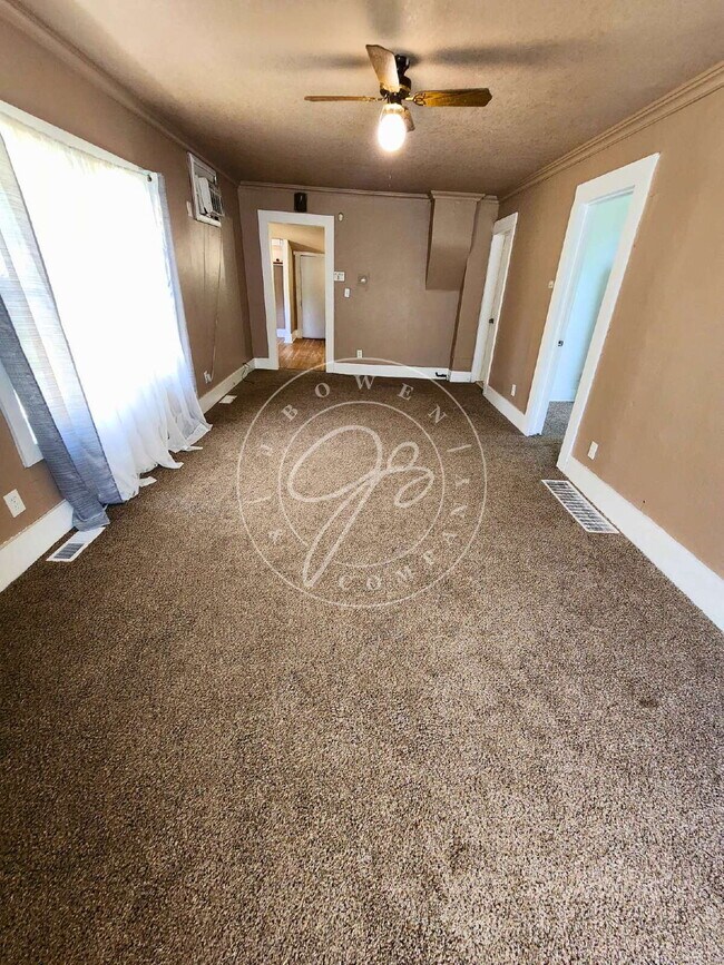Building Photo - 2 Bedroom | 1 Bathroom | Fenced Yard | Detached Garage