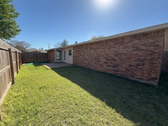 Building Photo - 8917 Vernon Dr