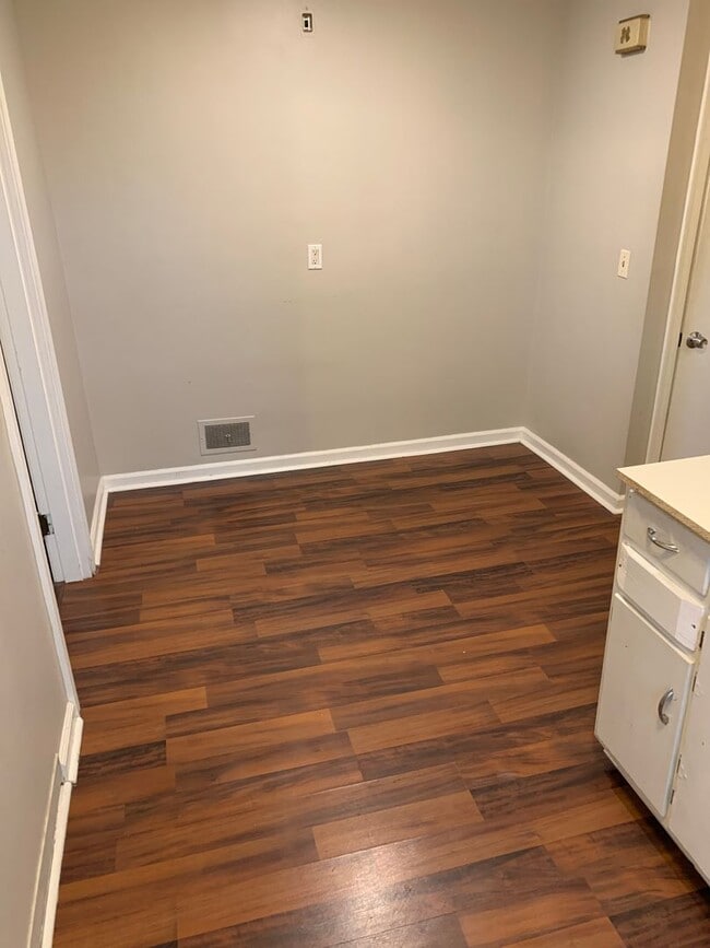 Building Photo - Charming 4-bedroom, 2-bathroom home located in the Covedale area