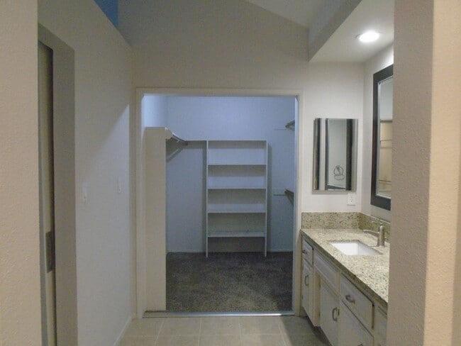 Building Photo - GORGEOUS IN THE OAKS !!!