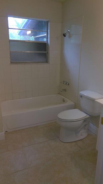 Building Photo - 140 E 12th St