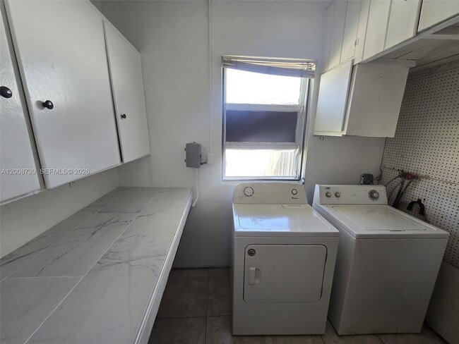 Building Photo - 2511 Plunkett St