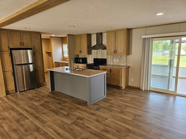 Building Photo - 737 Long Branch Rd