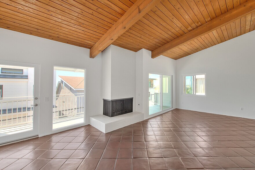 Building Photo - 310 Bayview Dr