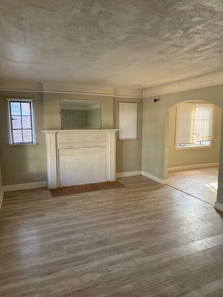 Building Photo - 14903 Tracey St