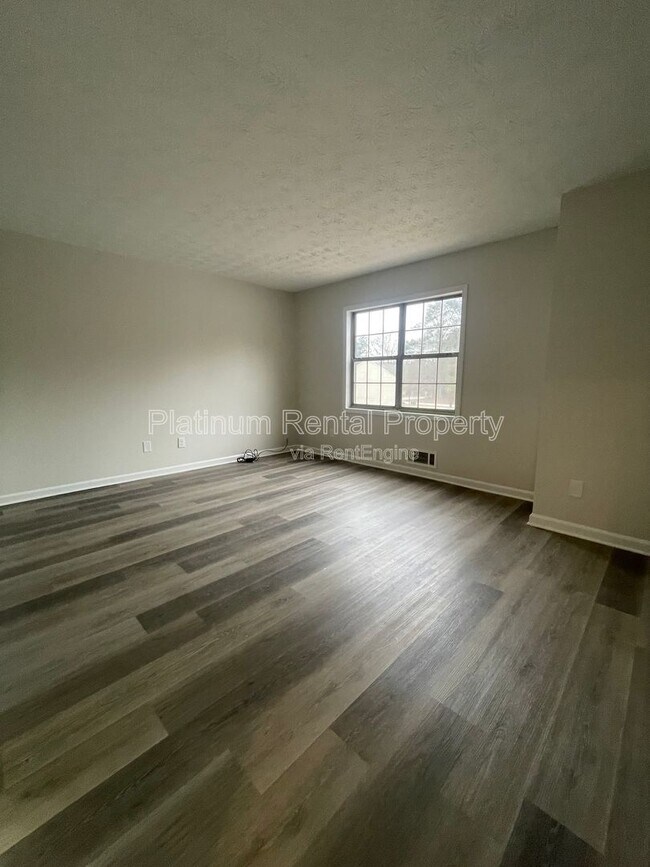 Building Photo - 1052 Westfield Trace