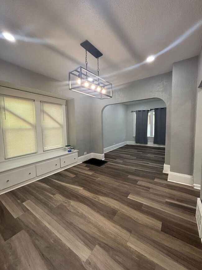 Building Photo - 13721 Beachwood Ave