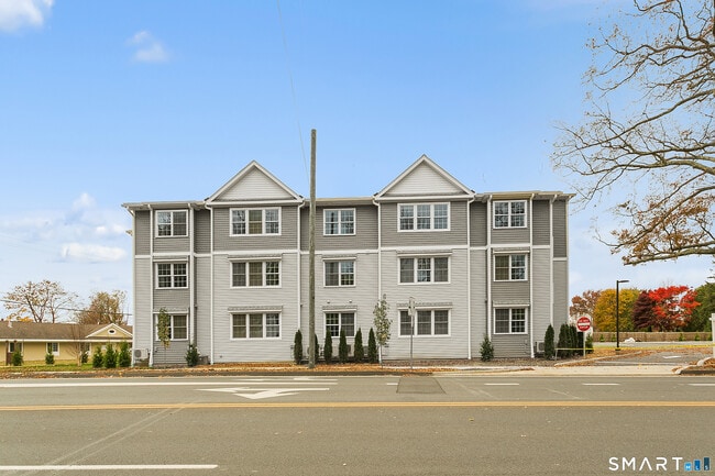 Building Photo - 1645 Black Rock Tpke