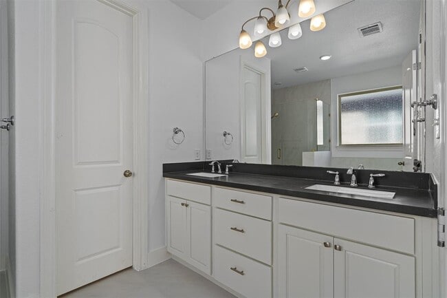 Building Photo - 5049 Veranda Ter