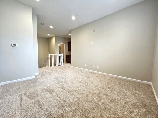 Building Photo - 143 W Saltillo Ln