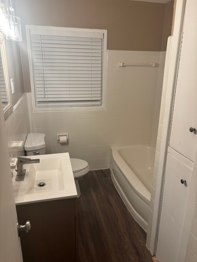 Building Photo - 1296 Elkwood St