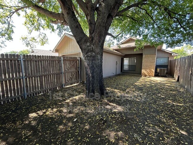 Building Photo - 7332 Blackthorn Dr