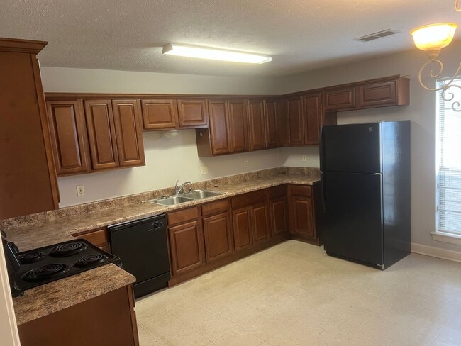 Building Photo - 2 Bed 2 Bath Duplex