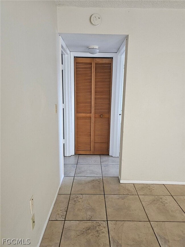 Building Photo - 1221 SE 46th Ln