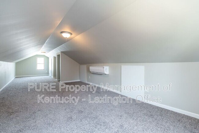 Building Photo - 817 Marcellus Dr