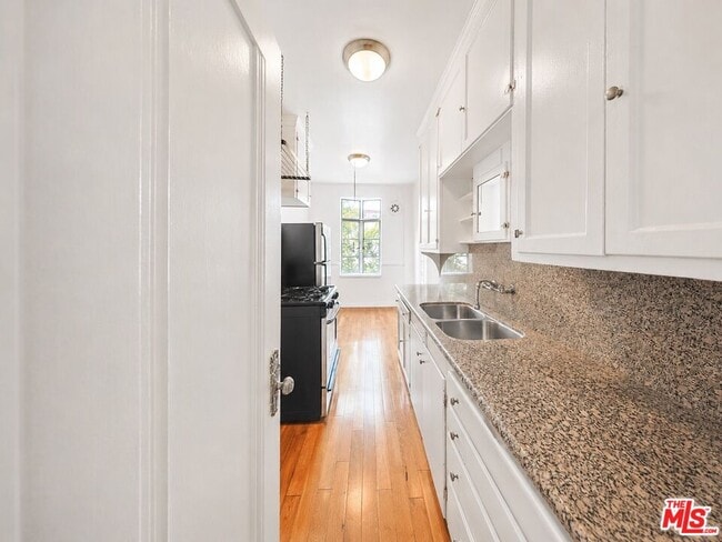 Building Photo - 1314 N HAYWORTH Ave