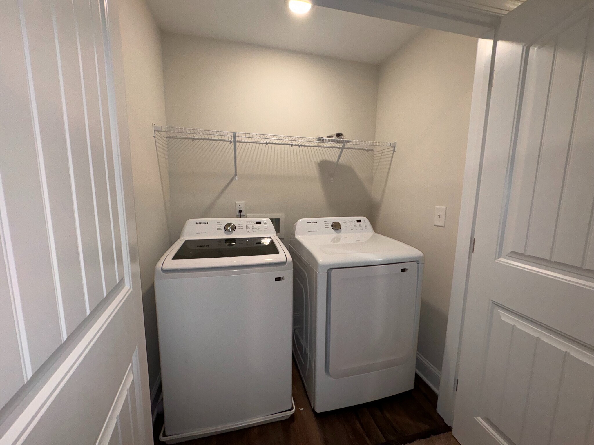 Building Photo - Room in Townhome on Thalweg Dr