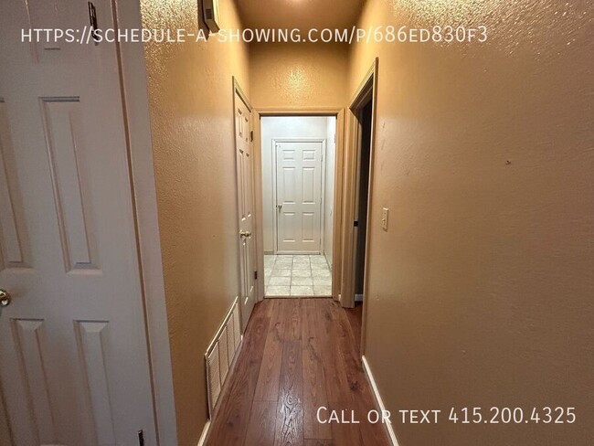 Building Photo - 637 Laurelwood Cir