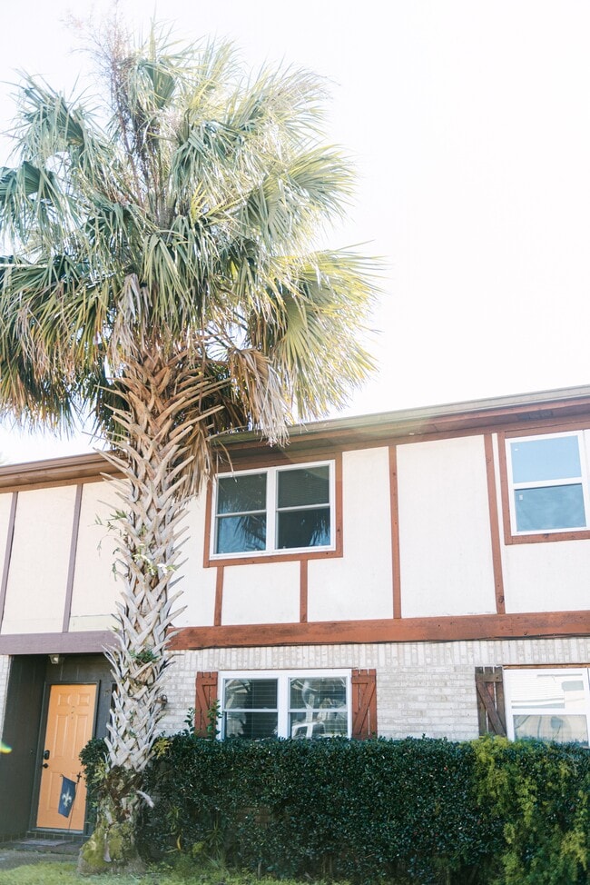 Building Photo - 217 Clearview Pkwy