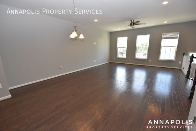 Building Photo - 8289 Meadowood Dr