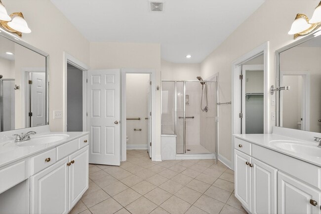 Building Photo - Beautiful 6BR Executive Brentwood Home with Pool