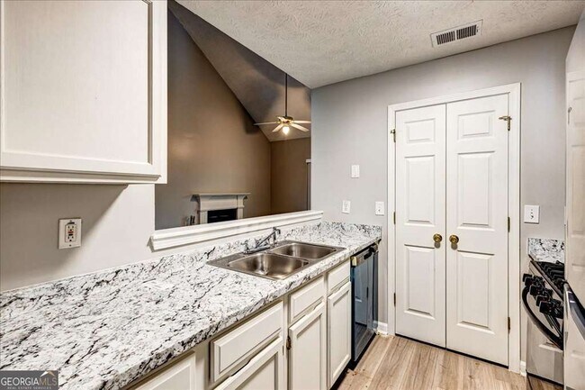 Building Photo - 3790 Benjamin Ct SW