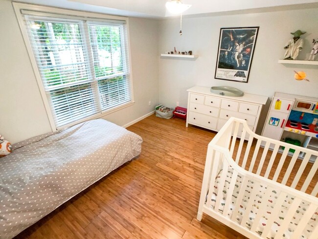 Building Photo - Beautiful Updated 2BR/2BA Condo Near Beltline