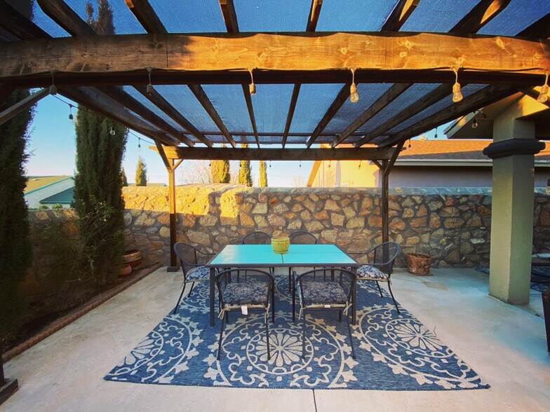 Building Photo - 10053 Paloma Dr