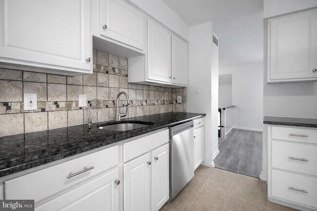 Building Photo - 49 Brambling Ln