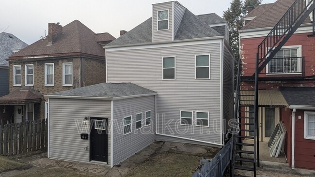 Building Photo - 566 Greenfield Ave