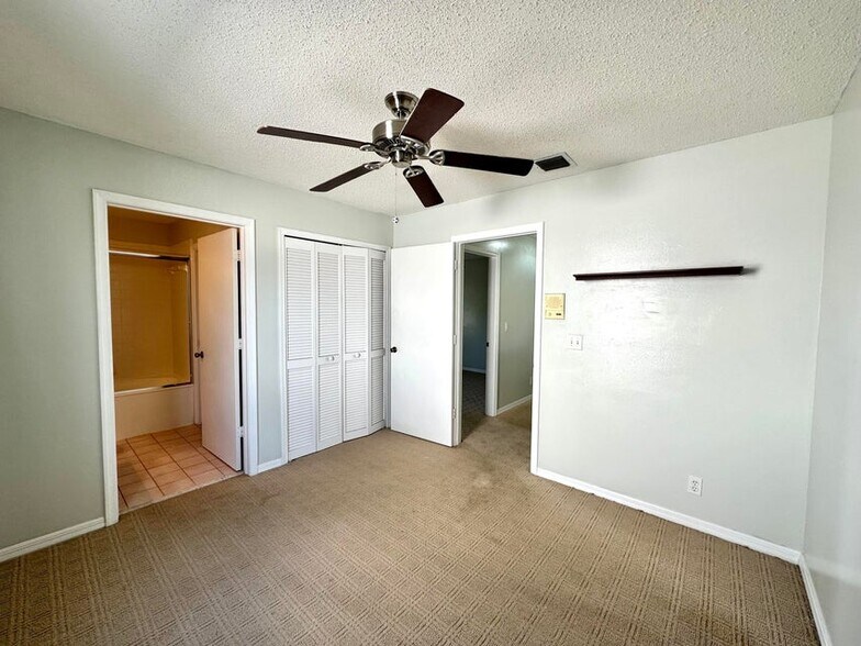 Building Photo - 2698 Linkside Dr