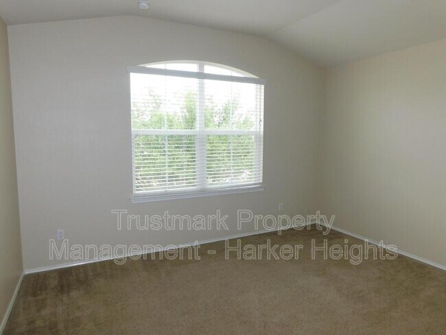 Building Photo - 6202 Suellen Ln