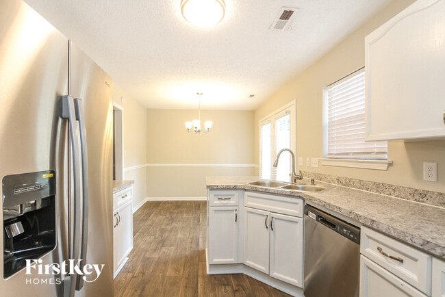 Building Photo - 8720 Kismet Dr