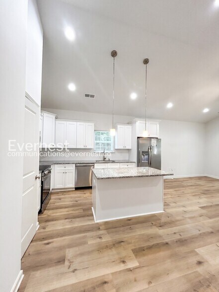 Building Photo - 2126 2nd St