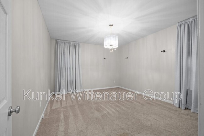 Building Photo - 105 Forest Oaks Dr