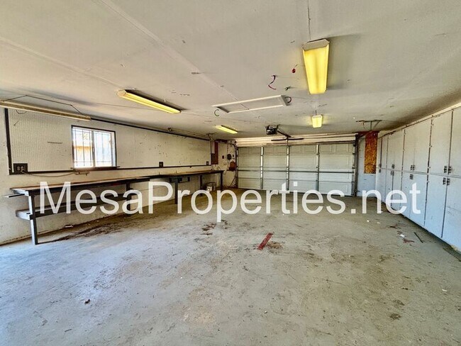 Building Photo - 9964 Arroyo Ave