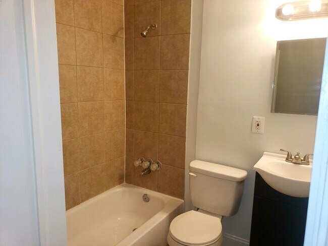 Building Photo - 5644 Midwood Ave