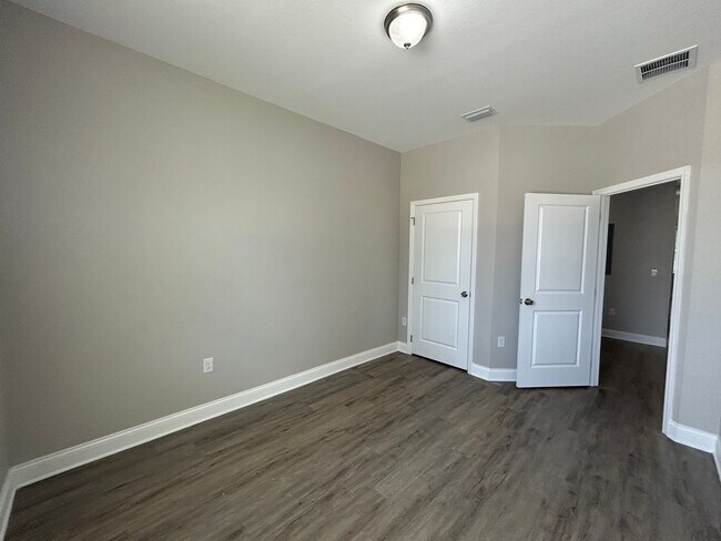 Building Photo - Renovated 3 Bedroom, 2 Bath Duplex Home in...