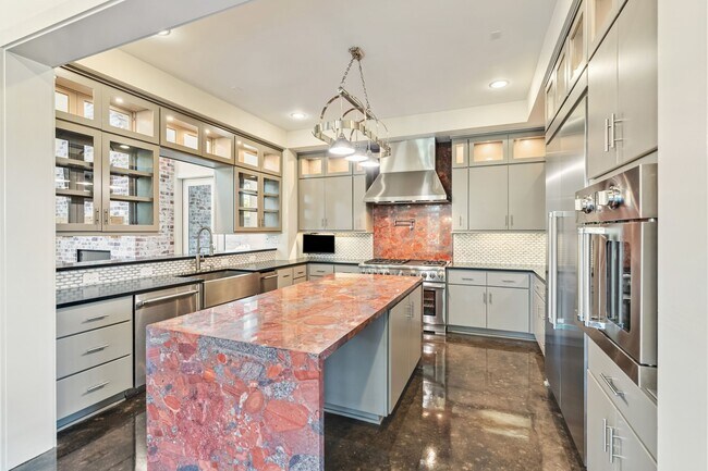 Building Photo - 3610 Oak Forest Dr