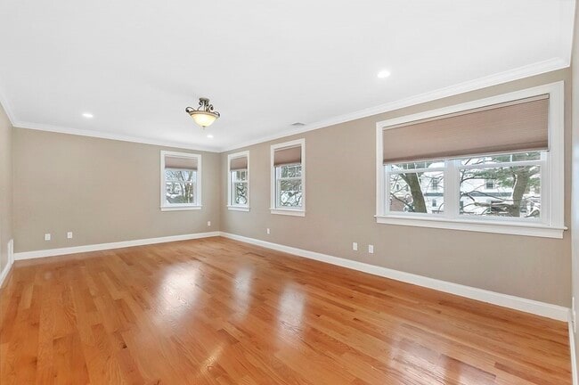 Building Photo - 68 Waverley Ave