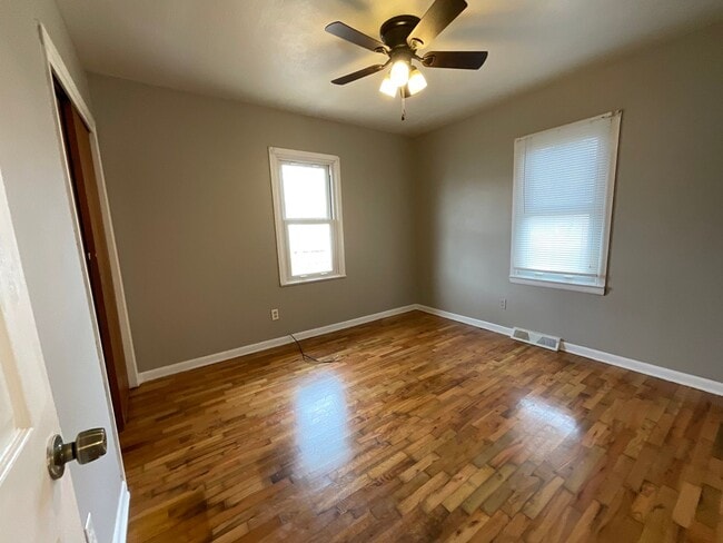 Building Photo - COMING SOON: Nice and Open 3 Bed 1 Bath Ho...