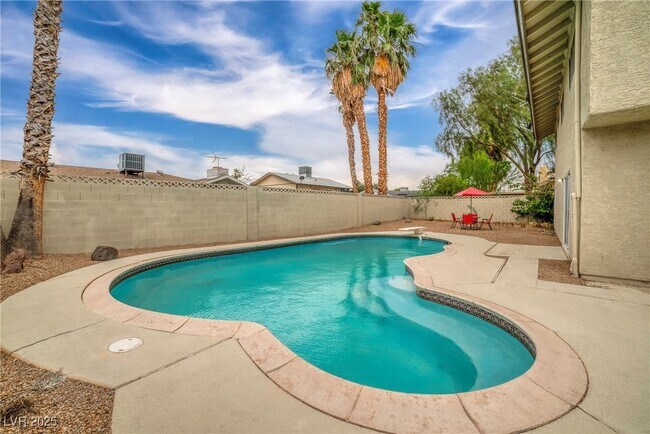 Building Photo - 4431 El Campana Way