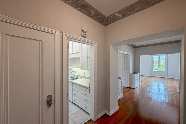 Building Photo - 1314 Hayworth Ave