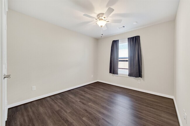 Building Photo - 12322 Sabine Point Dr