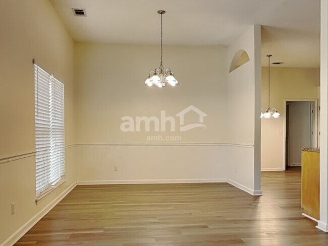 Building Photo - 103 Richmond Way