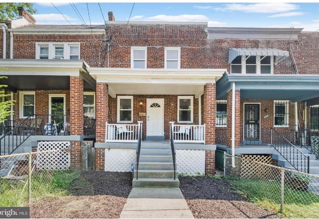 Building Photo - 1621 R St SE